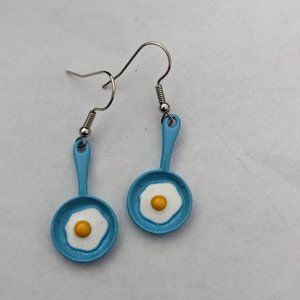 Light Blue Frying Pan with Eggy Earrings